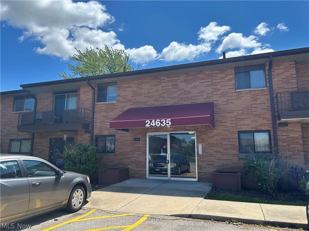 24635 Clareshire Dr Apt 203