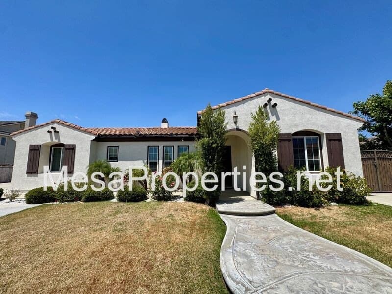 28610 Strauss Ln