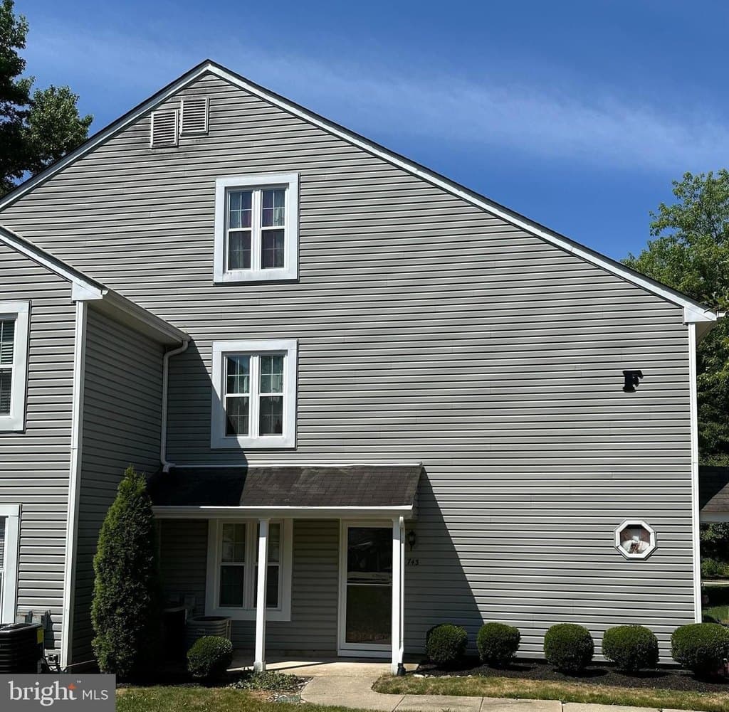 743 Sedgewick Ct