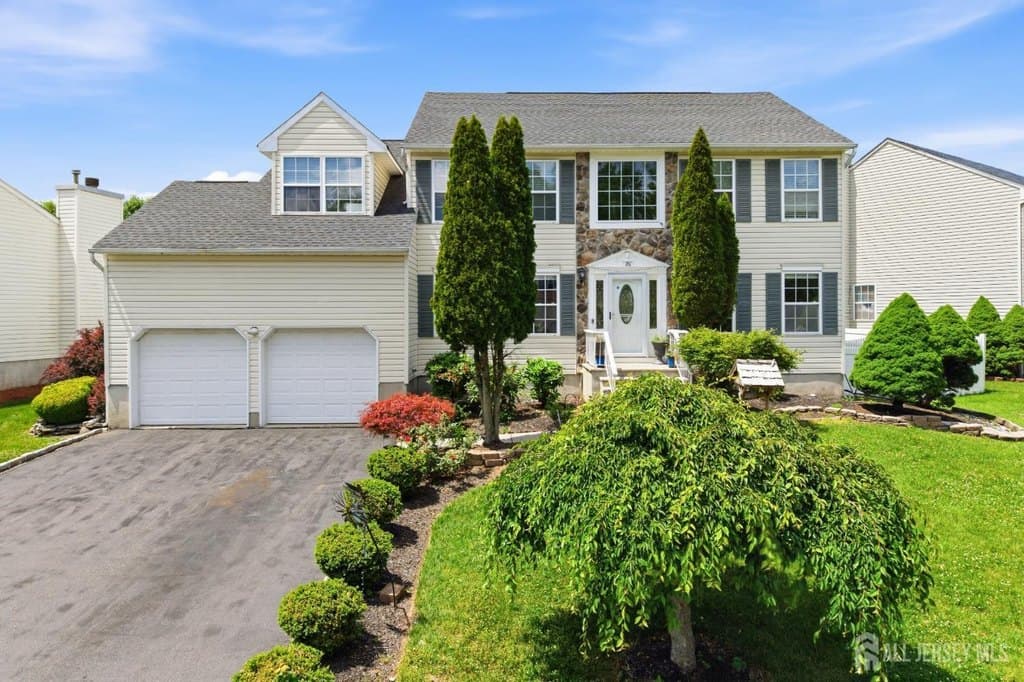 26 Alexis Ln
