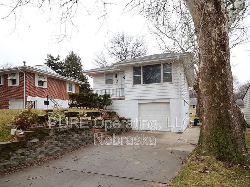 3333 S 82nd St