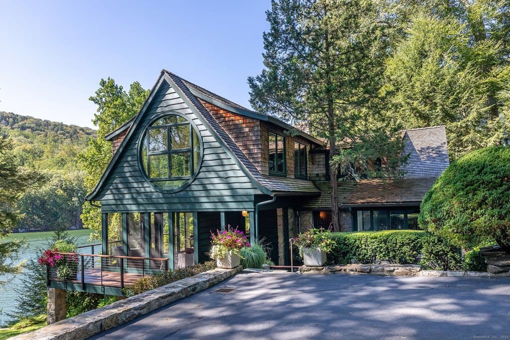 21 Echo Dr