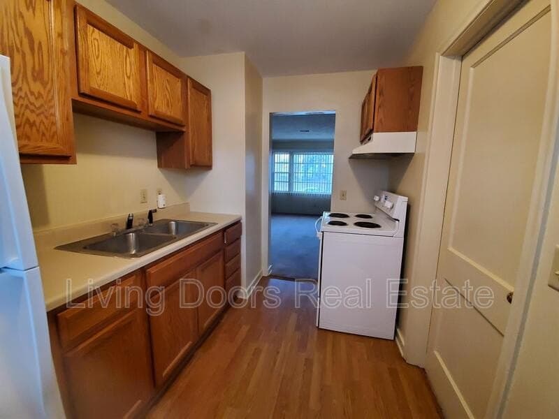 323 S 47th St