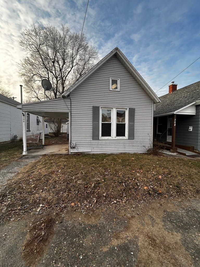 706 Cedar St
