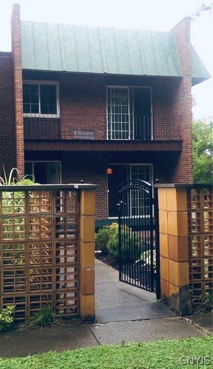 1223 James St