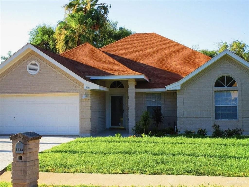1216 W Heron Ct