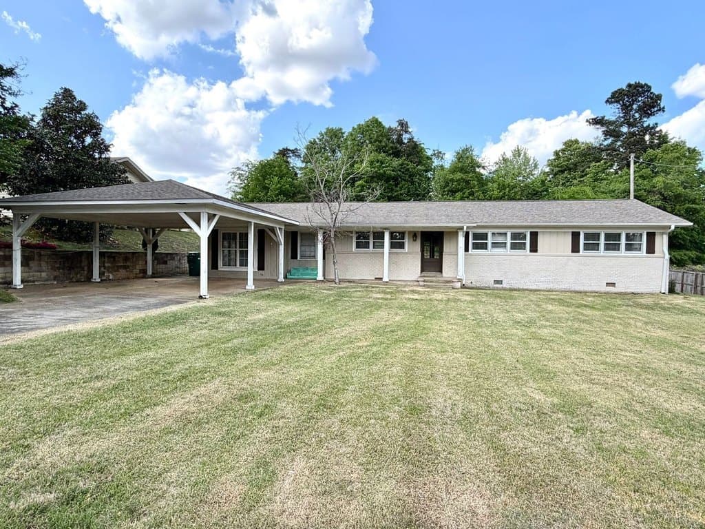 904 Lynn Cir