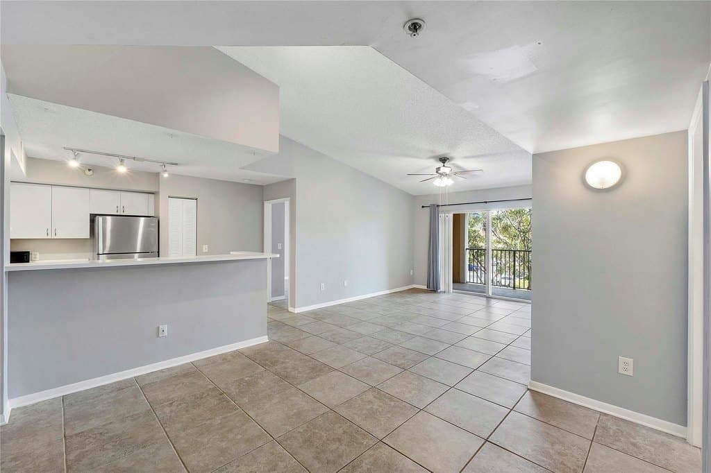 120 Yacht Club Way Apt 305