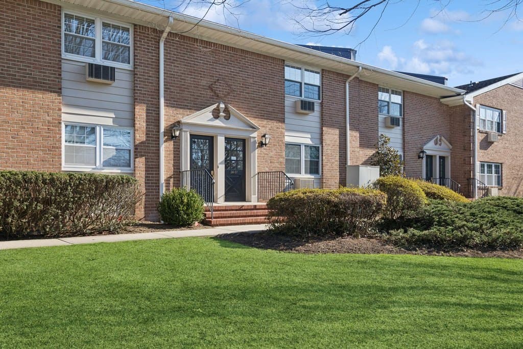 26 Layton Ave