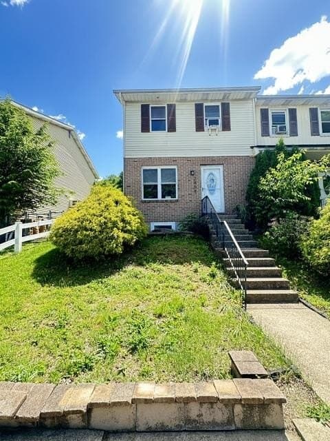 2858 Klein St