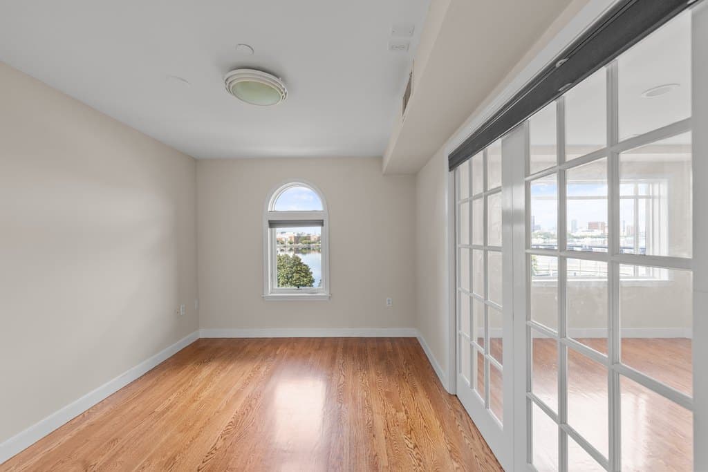 25 Bay State Rd Apt 6