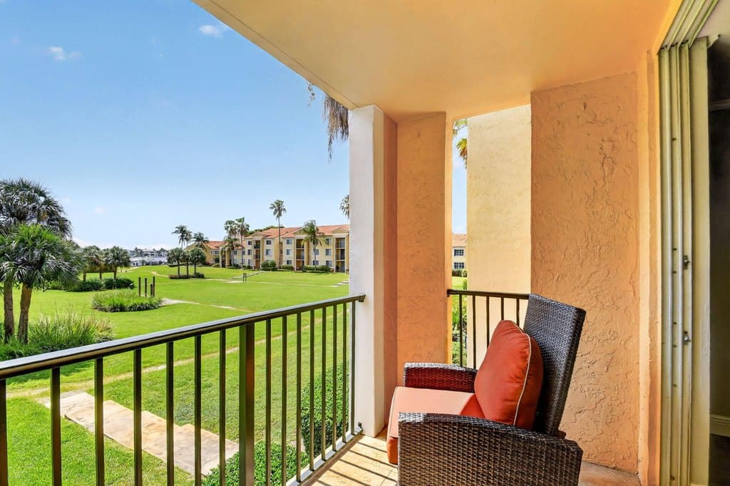 135 Yacht Club Way Apt 204