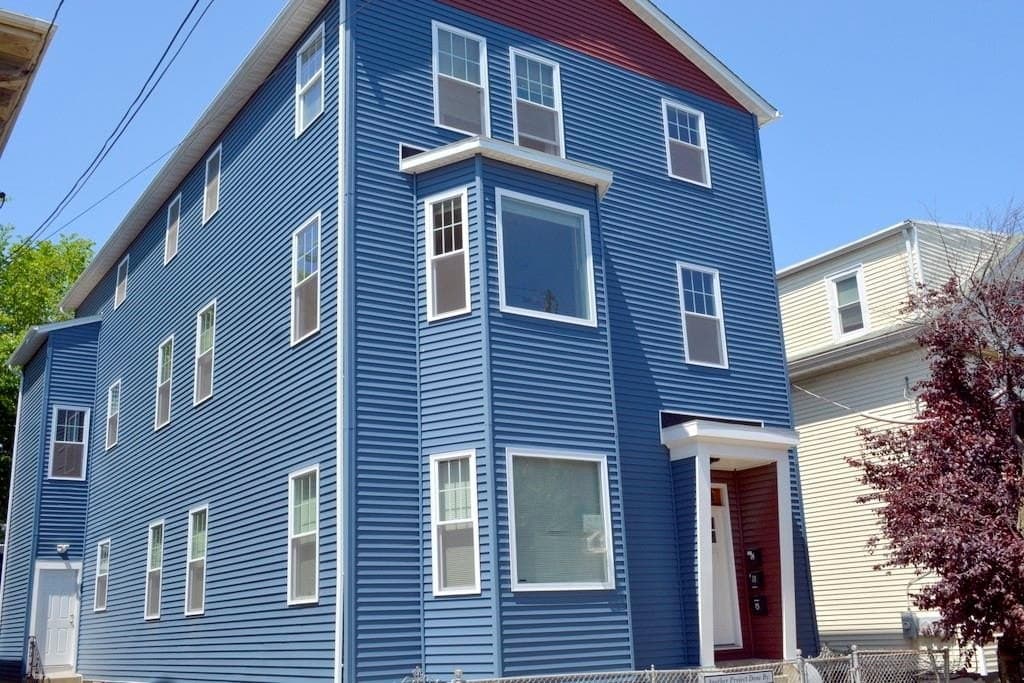 213 Carpenter St
