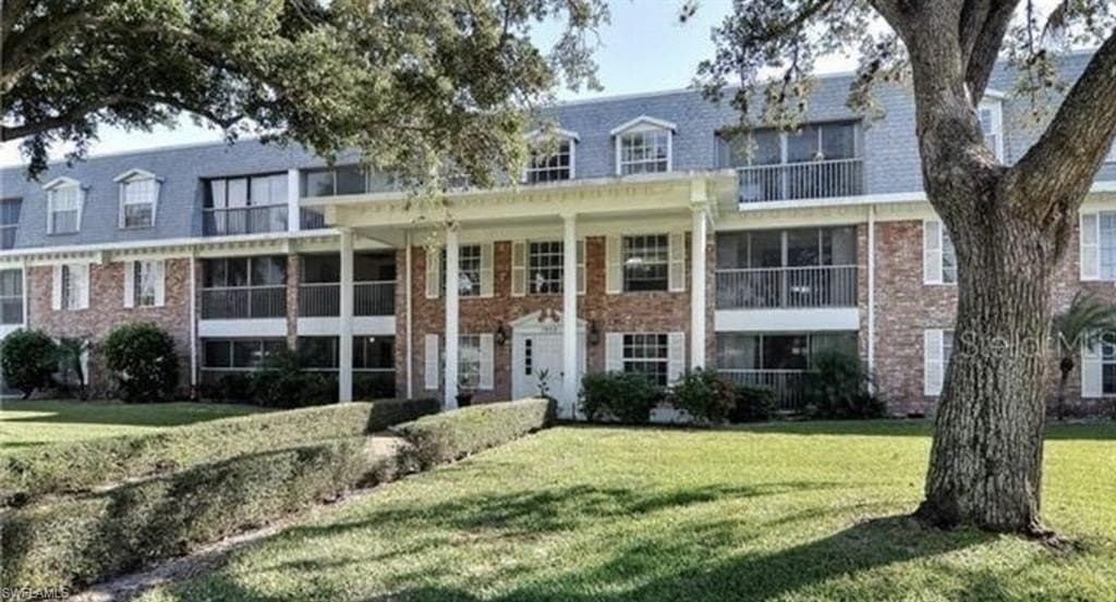 1900 Alamanda Dr Apt 202
