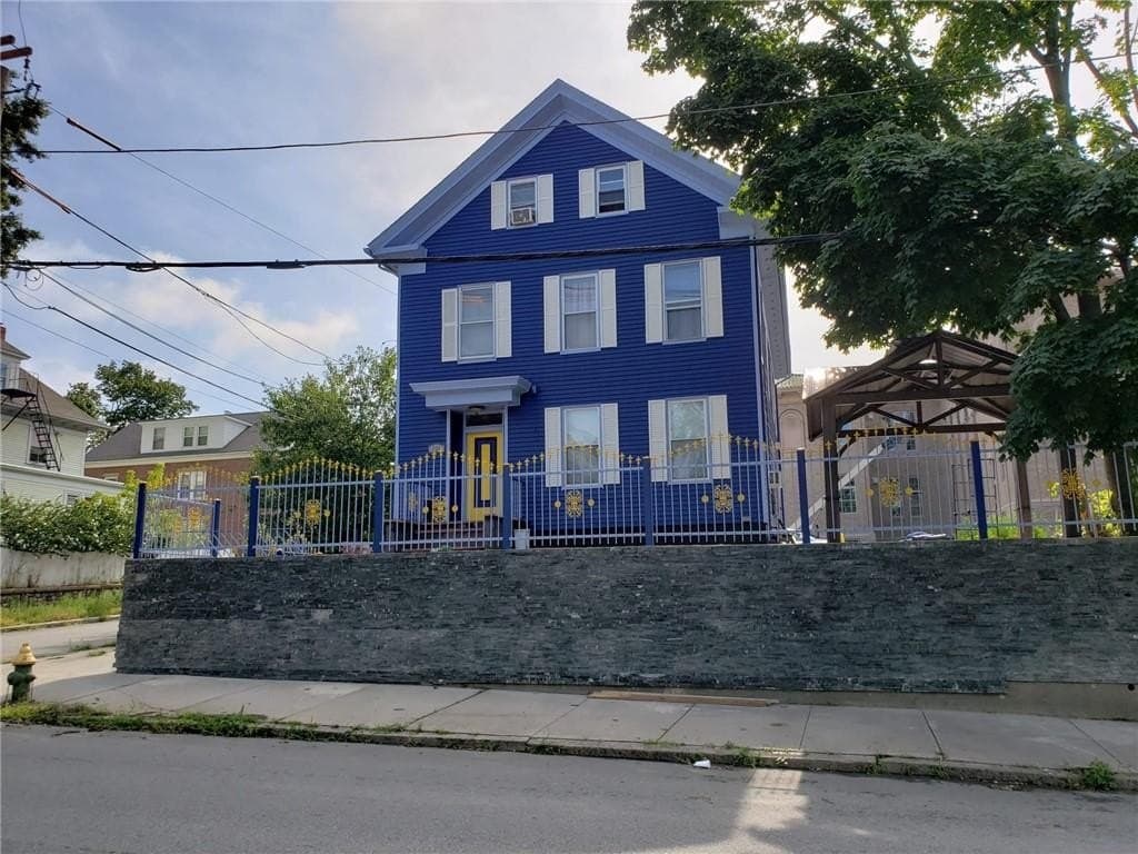 121 Camp St