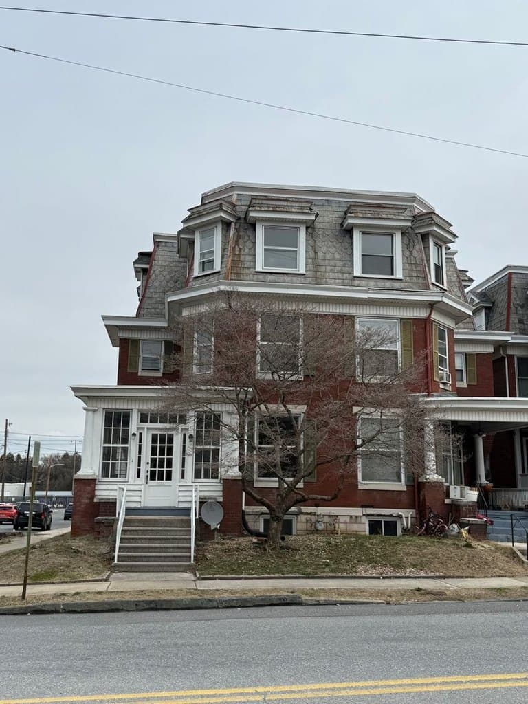 49 W Commerce St