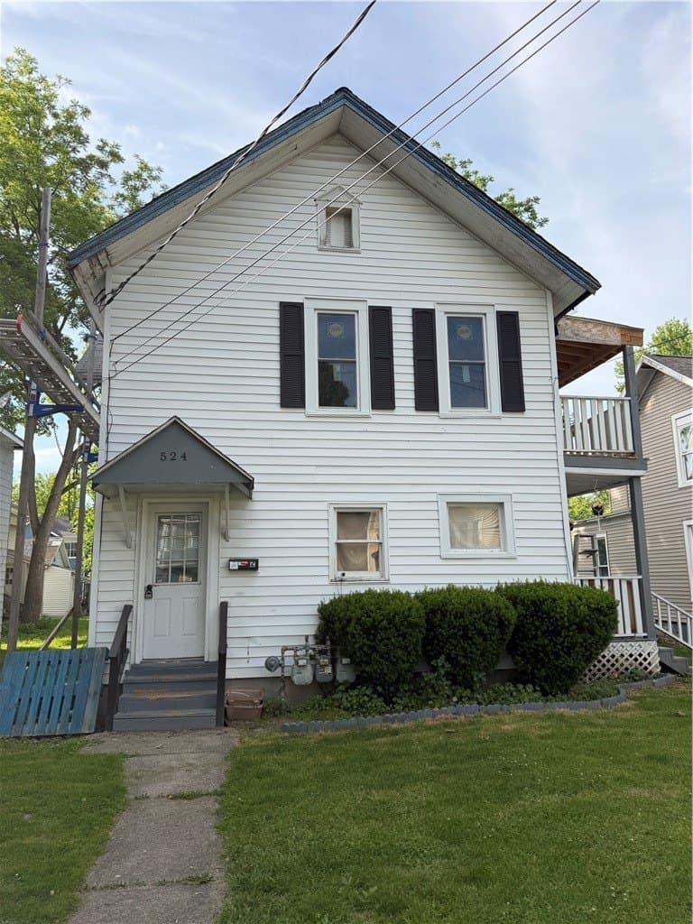 524 W 1st St