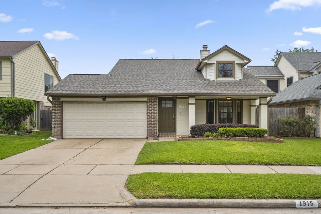 1915 Creek Valley Ln
