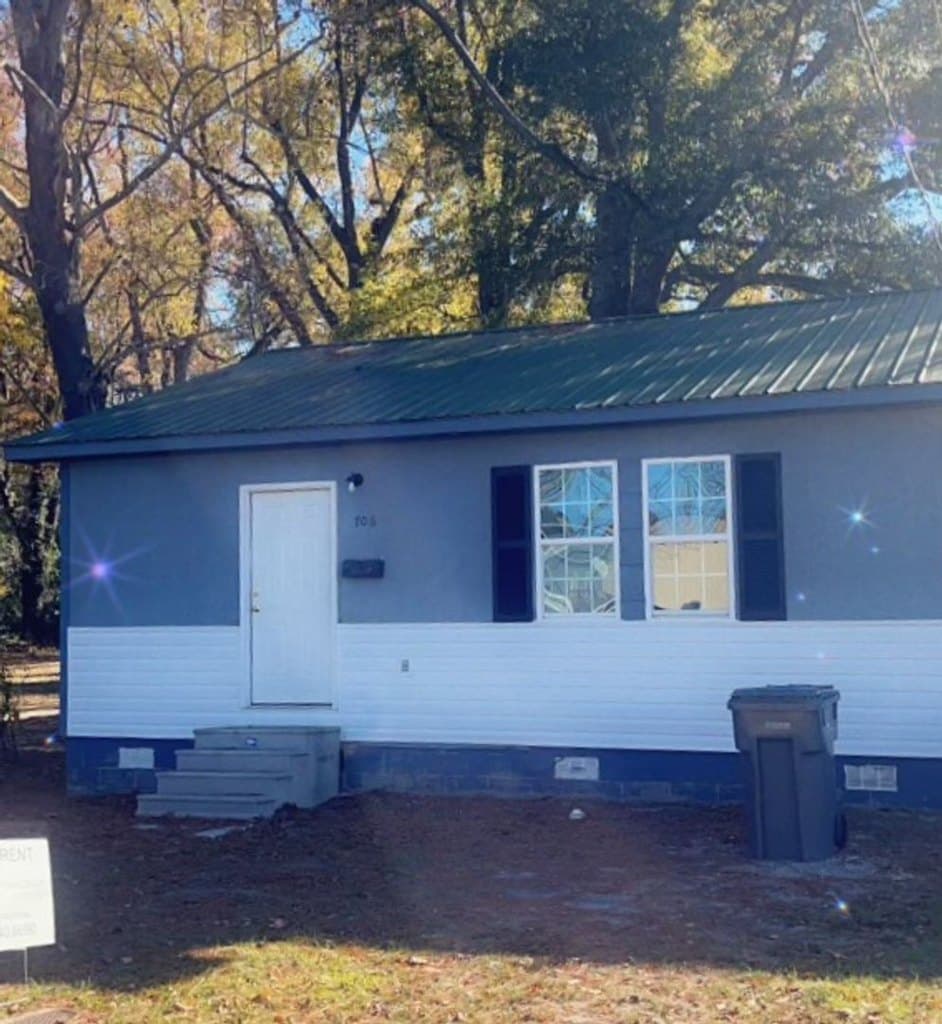 706 Wren St
