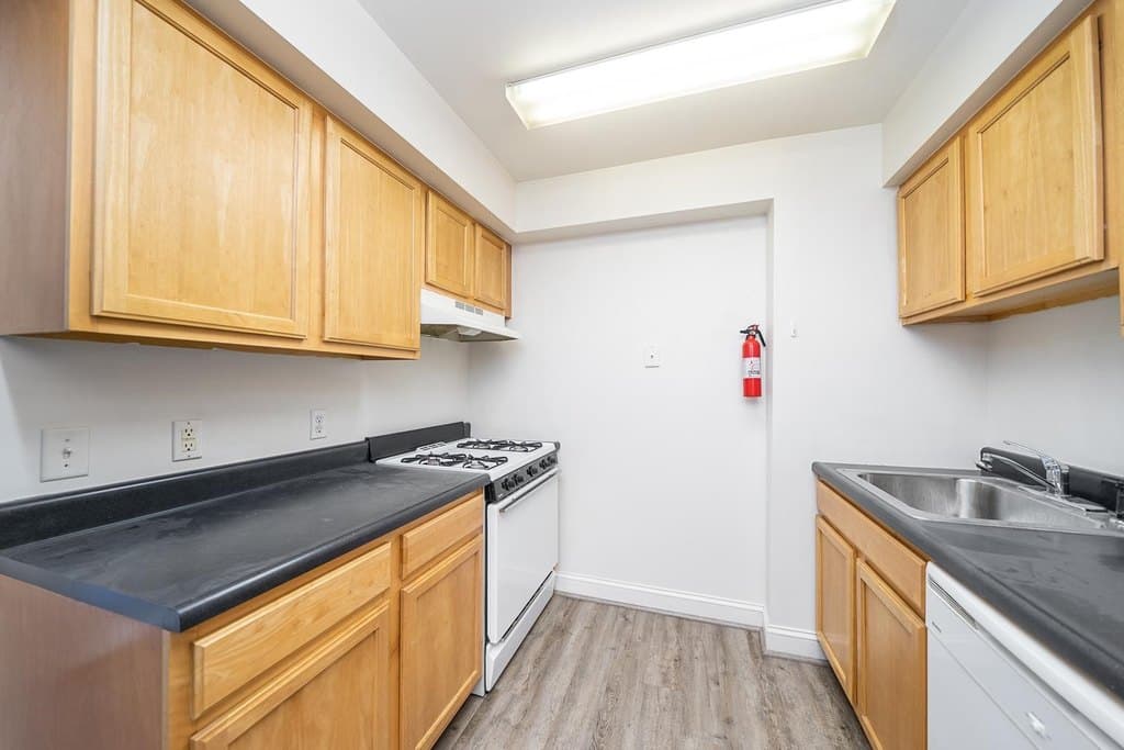 7430 Boulevard East Apt 3B