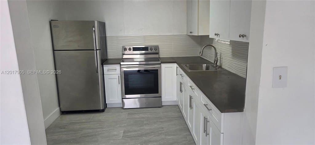 2761 NW 16th Ter Unit 2