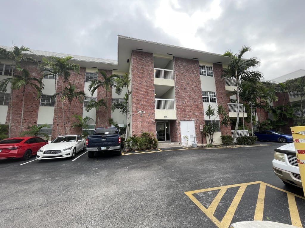 2424 SE 17th Cswy Unit 203B