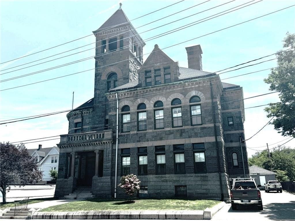 24 Front St Unit 1