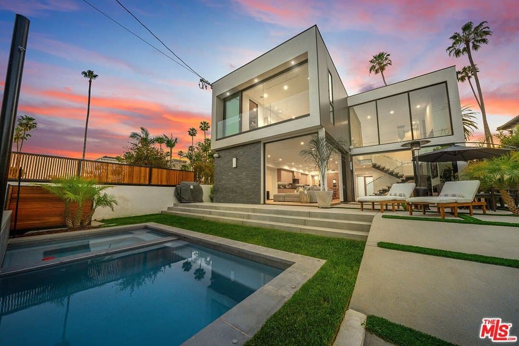200 N Doheny Dr