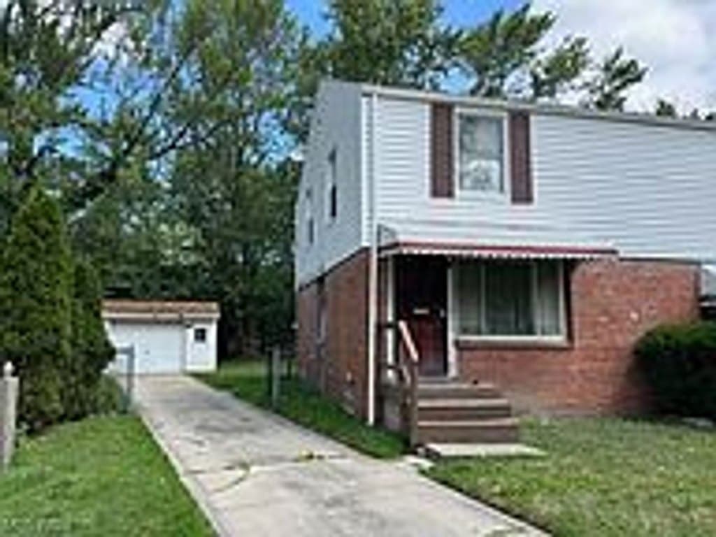 1518 E 248th St