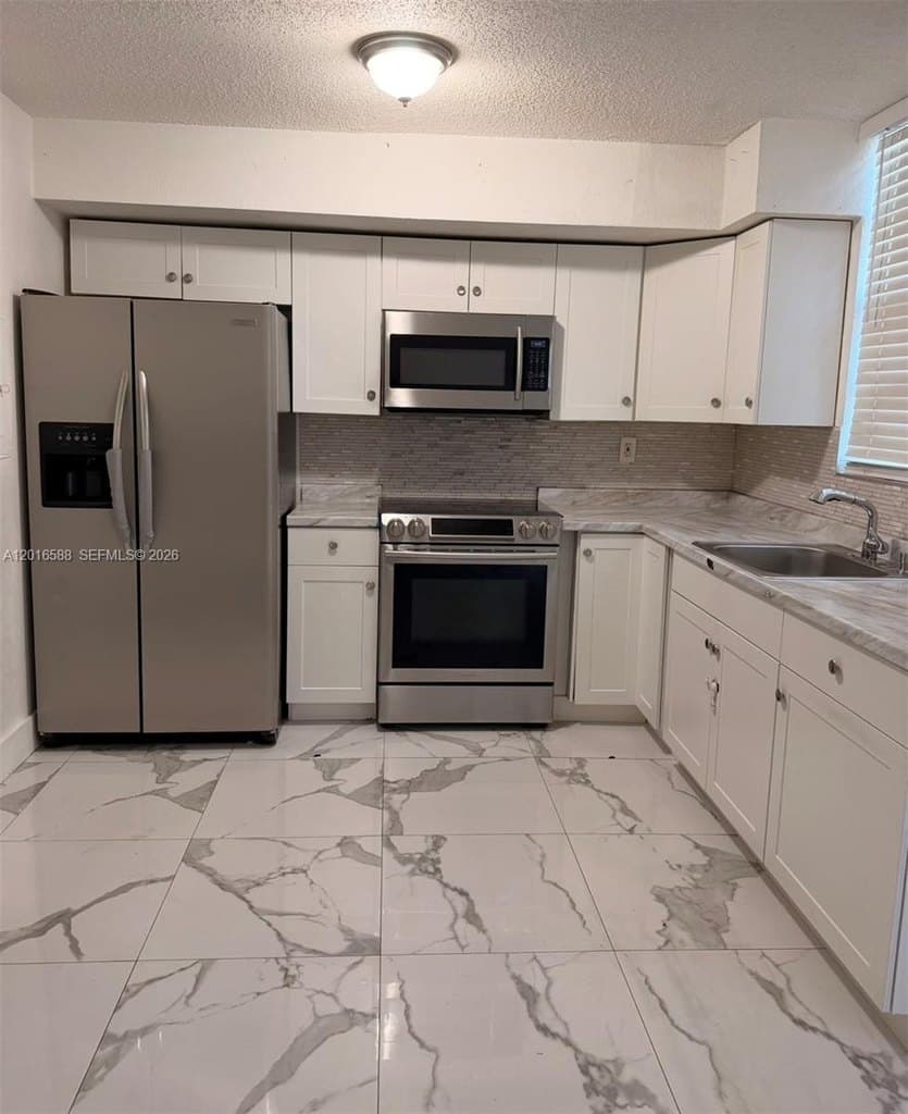 6170 SW 68th St Unit 21