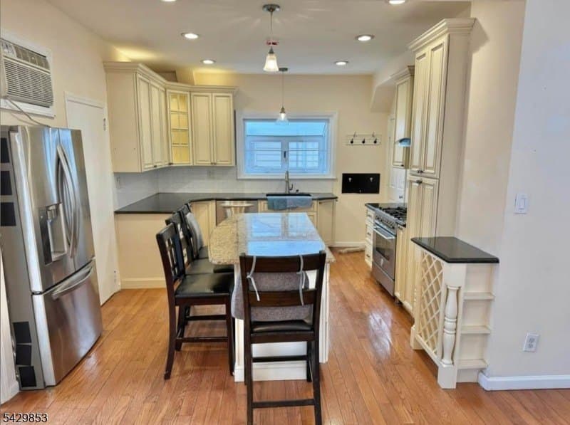 383 Dakota St