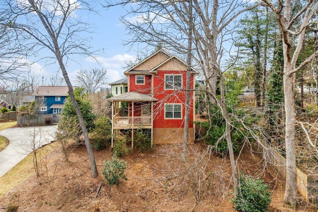 8 Thurland Ave