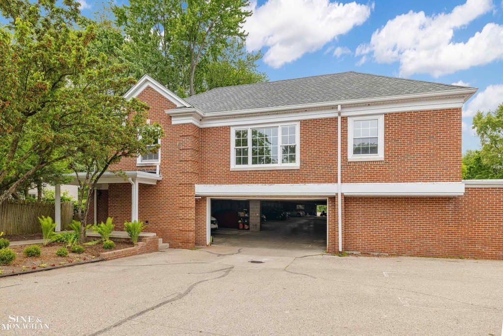 17111 E Jefferson Ave Apt 35