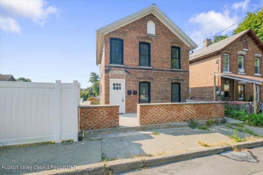 9 Dubois St Unit A