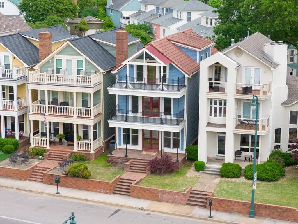 752 Island Dr