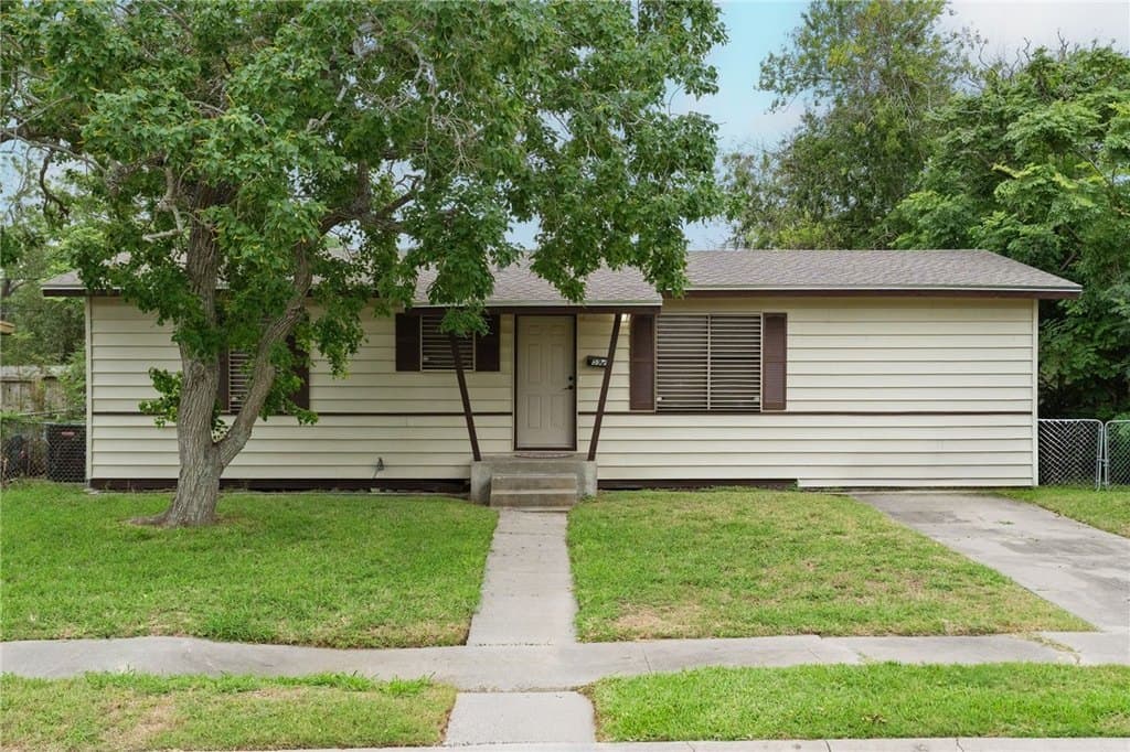 5921 Riley Dr