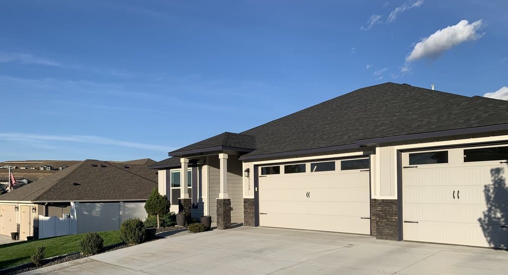 3129 S Young Pl