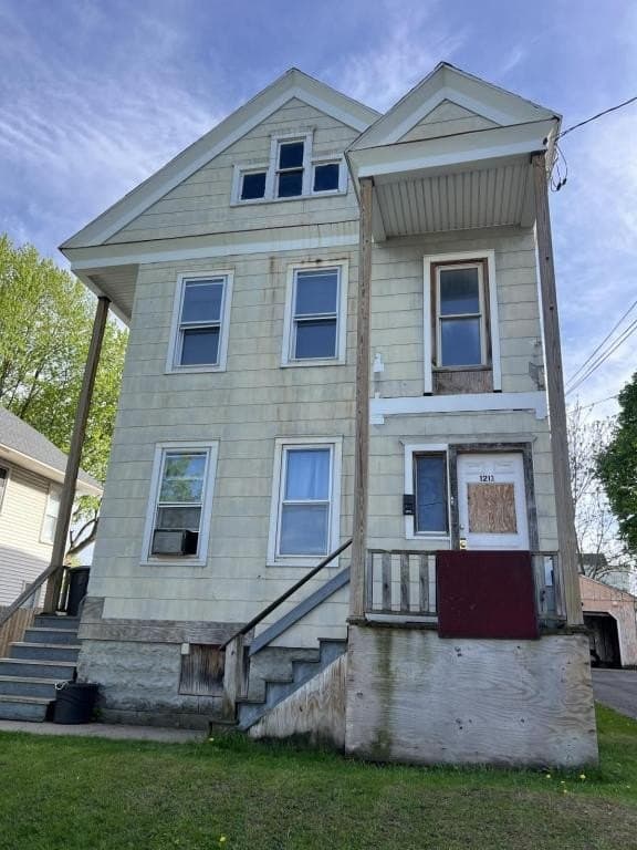 1213 Oswego St
