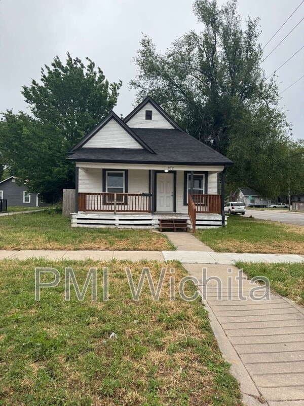 202 N Ash St