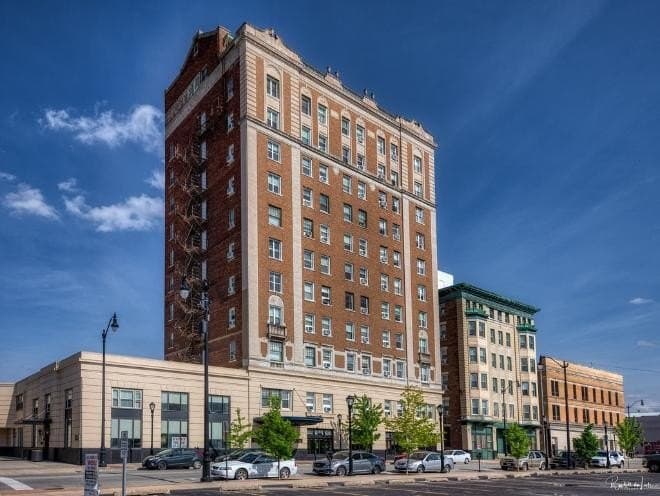 400 E Jefferson St Apt 604