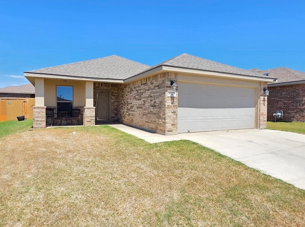 1025 Pine Leaf Pl