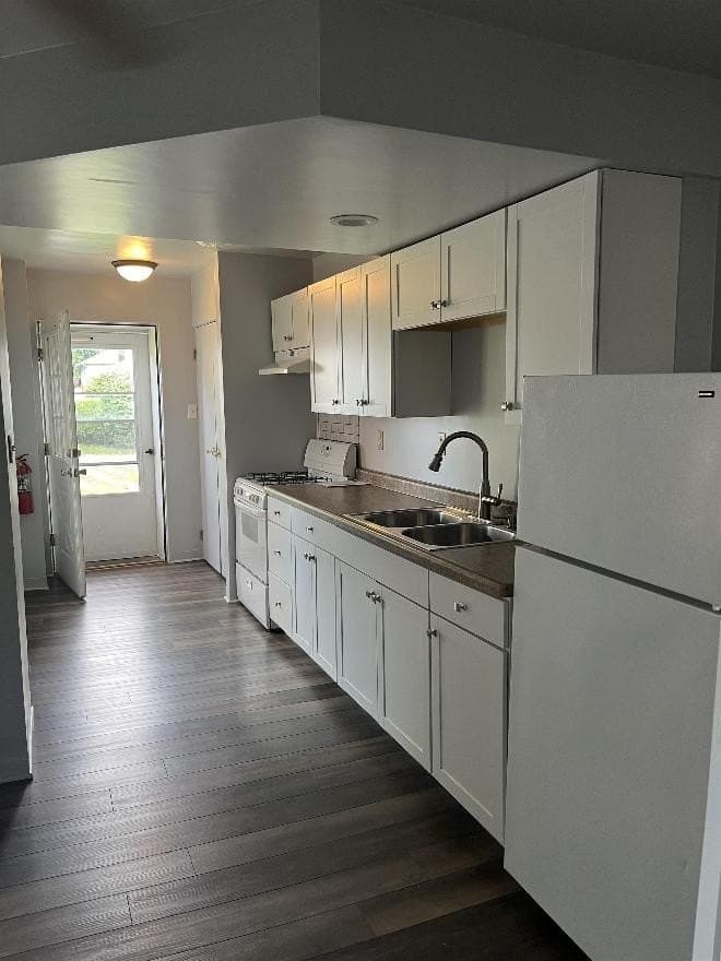 8 E 1st Ave # 16