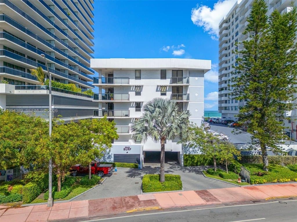 5845 Collins Ave Apt 101
