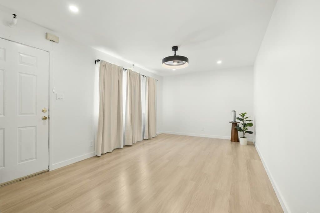 231 Price St Apt 4