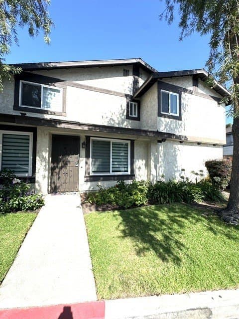 22317 Harbor Ridge Ln