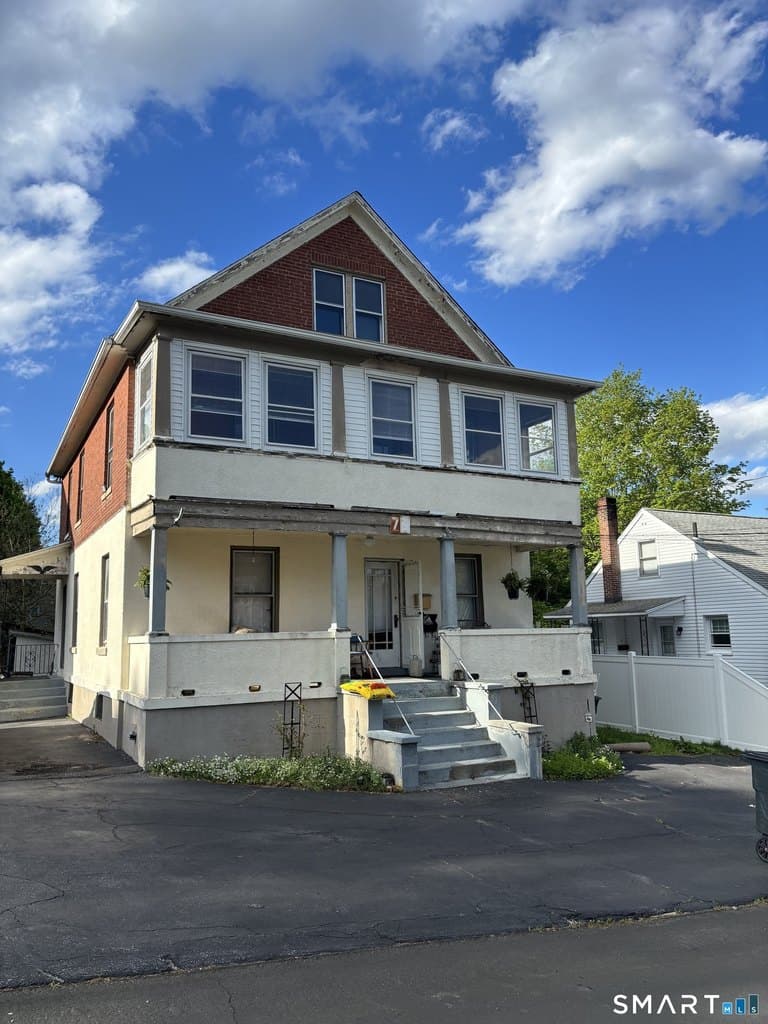 74 Roosevelt Ave