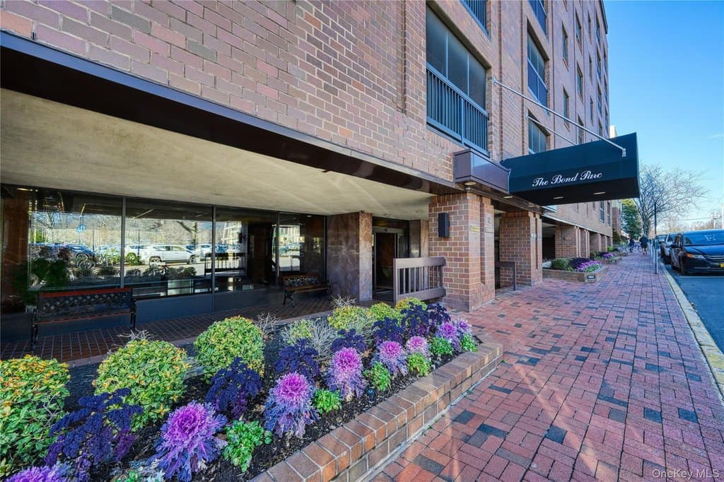 12 Bond St Apt 5B