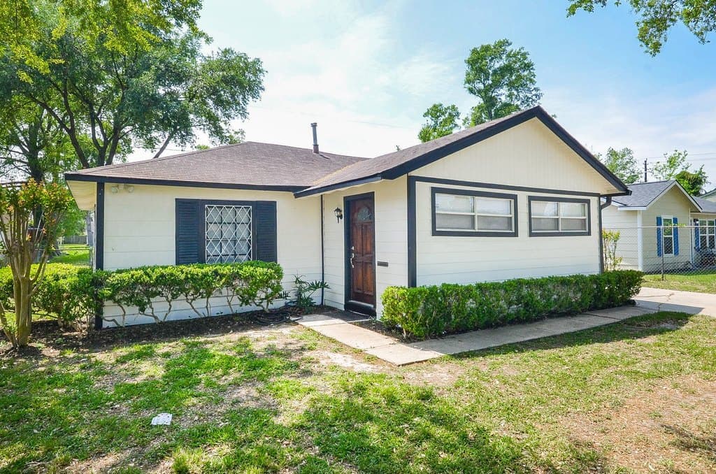 3914 Daphne St