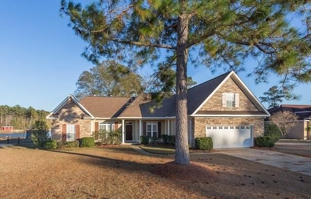 206 Lakeside Dr