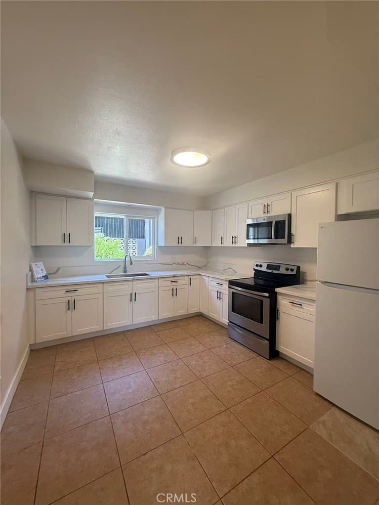 2018 Las Vegas Ave Apt 8